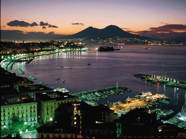 Napoli by night.jpg